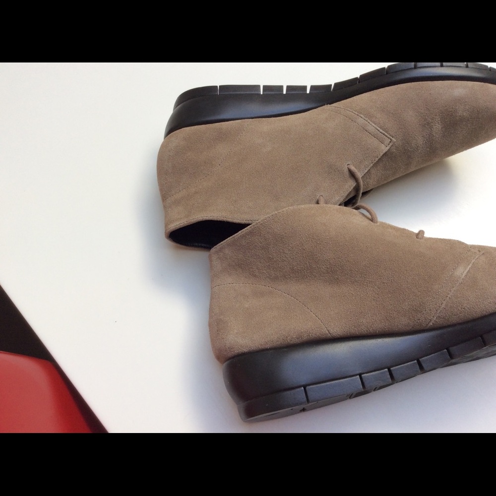 Shoes - Picture 3 of 6